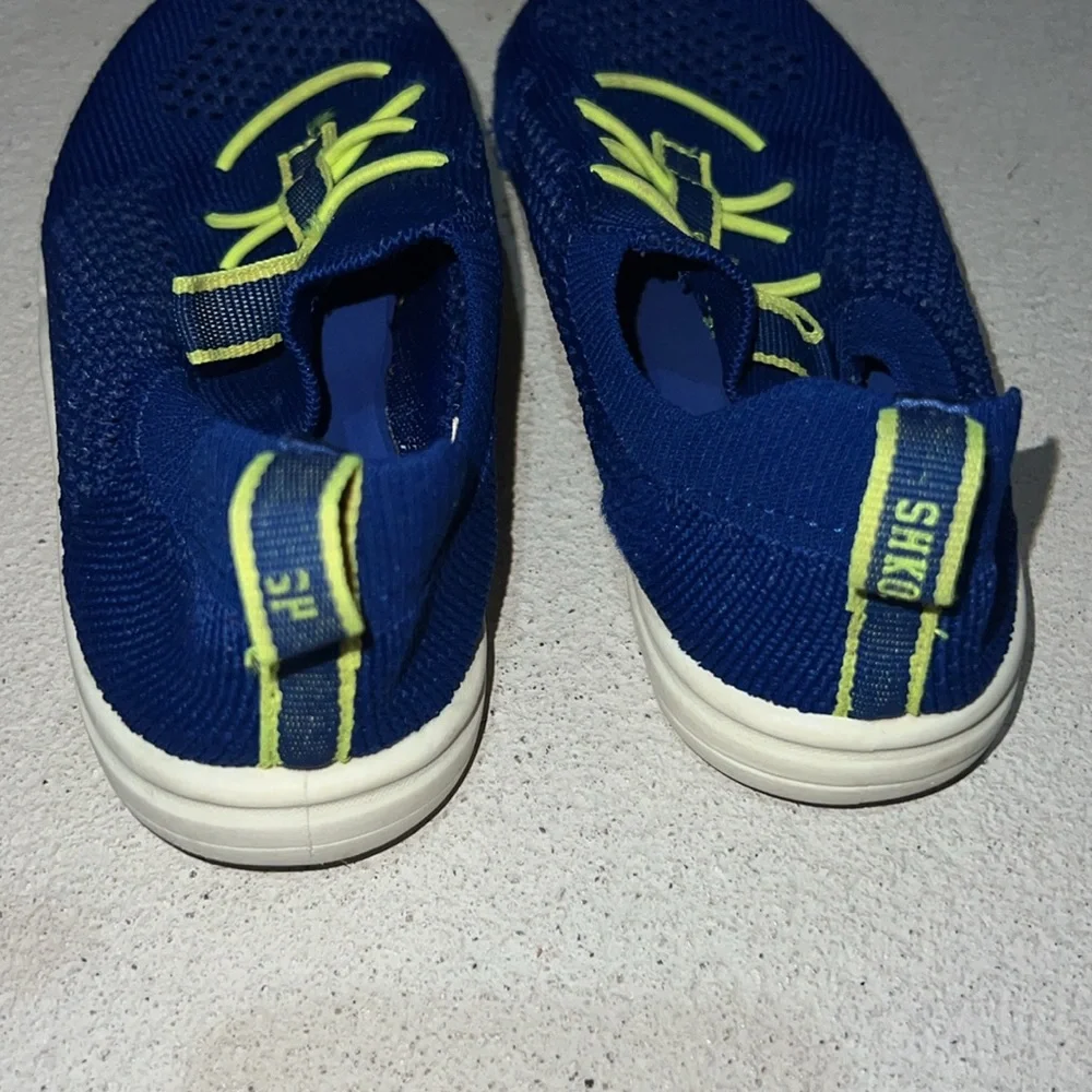 Oshkosh water shoes